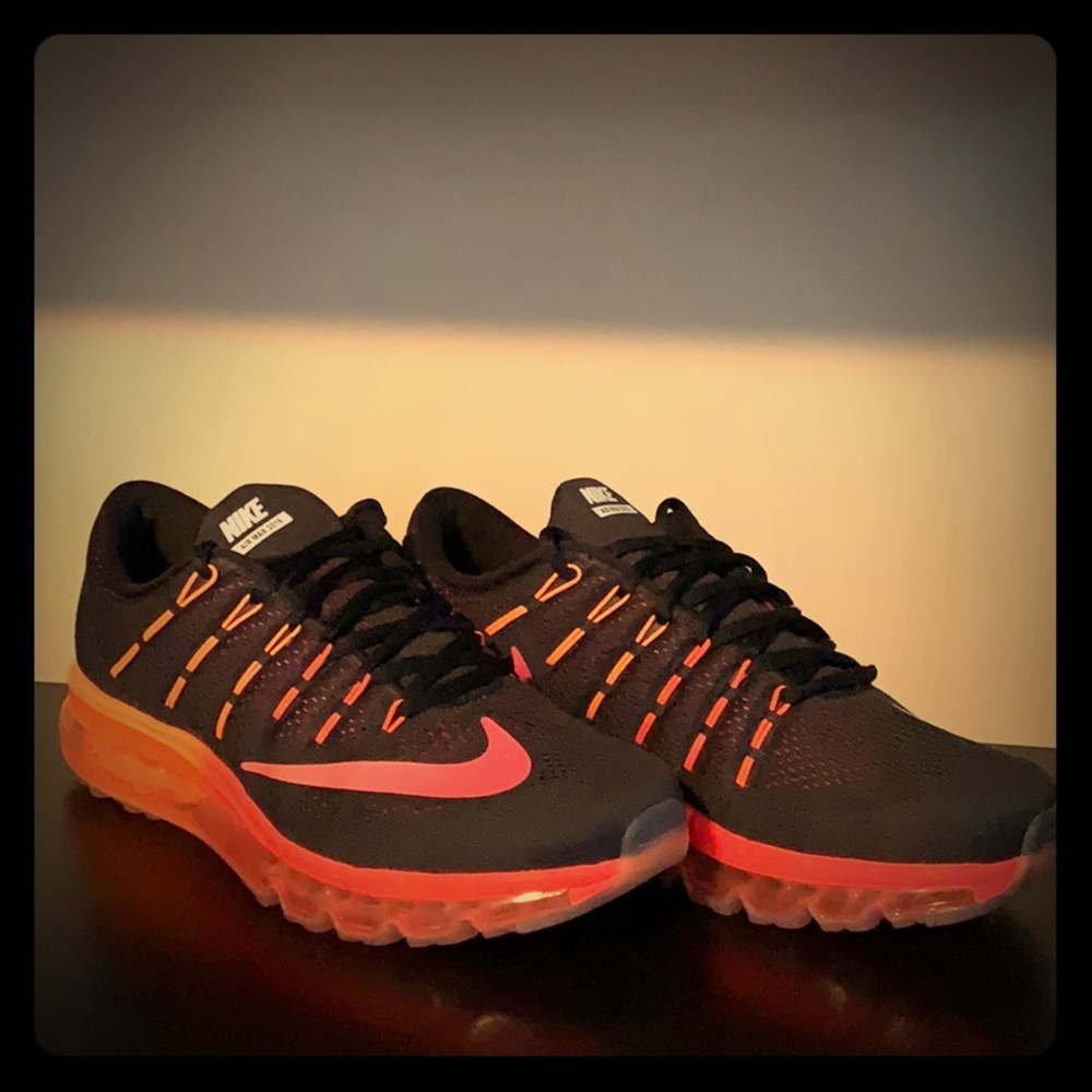 Athletic shoe
